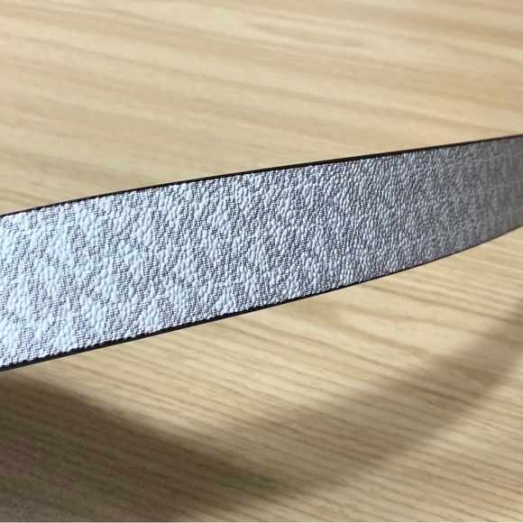 NWT Michael Kors Reversible Leather Belt White Signature Womens Medium. - Picture 6 of 8